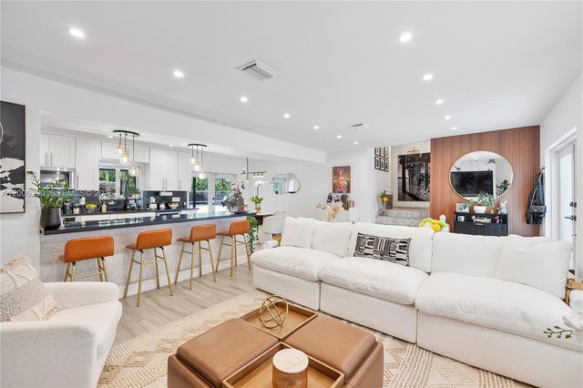 14830 N Spur Dr, Miami, FL 33161