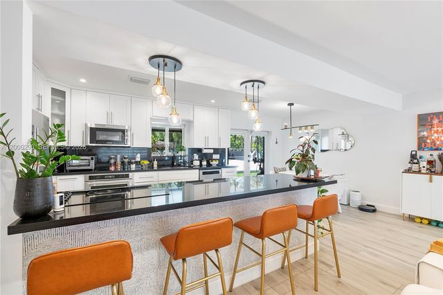 14830 N Spur Dr, Miami, FL 33161