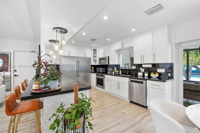 14830 N Spur Dr, Miami, FL 33161