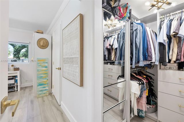 14830 N Spur Dr, Miami, FL 33161