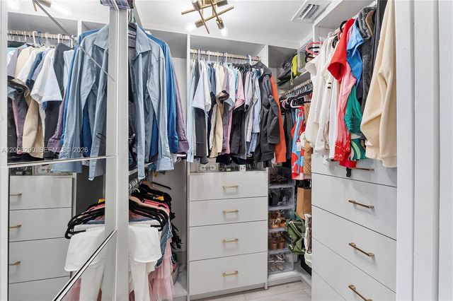 14830 N Spur Dr, Miami, FL 33161