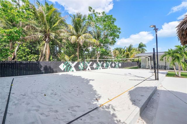 14830 N Spur Dr, Miami, FL 33161