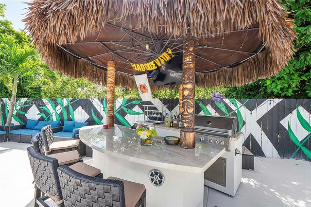 14830 N Spur Dr, Miami, FL 33161