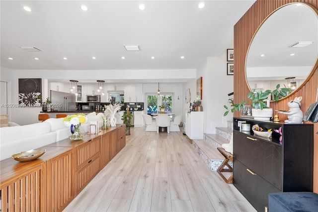 14830 N Spur Dr, Miami, FL 33161