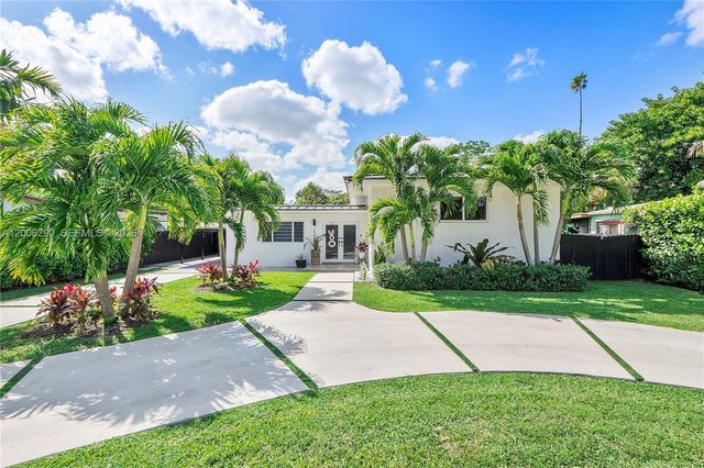 14830 N Spur Dr, Miami, FL 33161