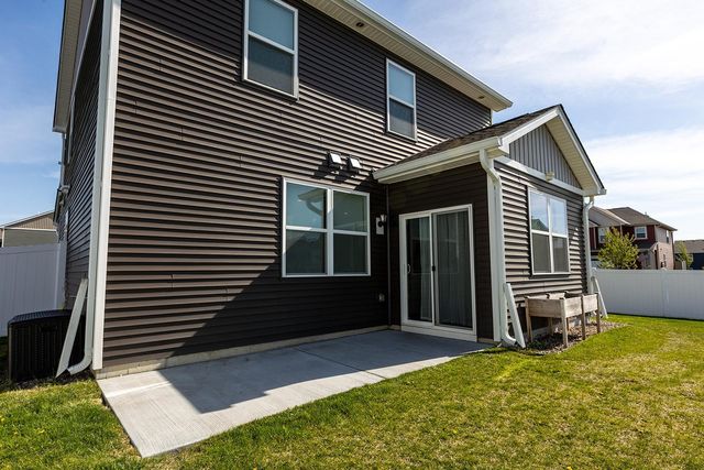 1702 Athens Terrace, Shakopee, MN 55379