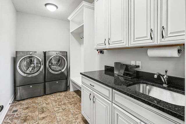 1007 Lakeview Drive, Pella, IA 50219