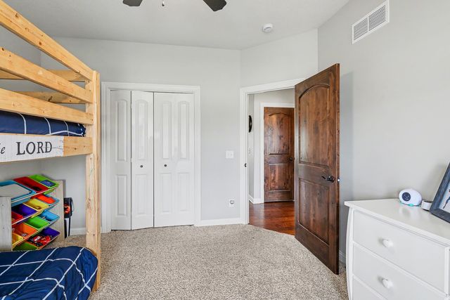 1007 Lakeview Drive, Pella, IA 50219