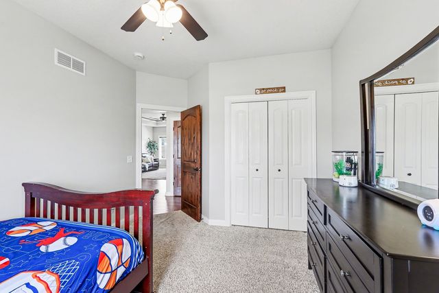 1007 Lakeview Drive, Pella, IA 50219