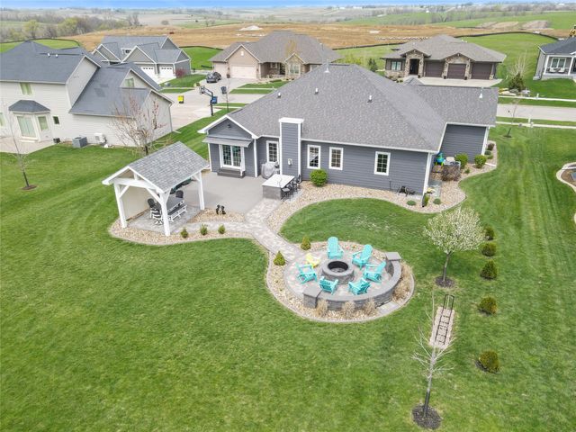 1007 Lakeview Drive, Pella, IA 50219