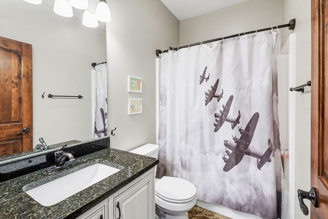 1007 Lakeview Drive, Pella, IA 50219