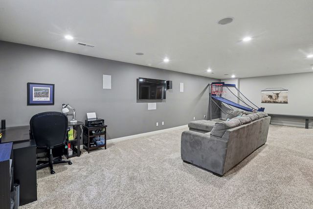 1007 Lakeview Drive, Pella, IA 50219