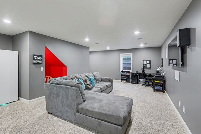 1007 Lakeview Drive, Pella, IA 50219