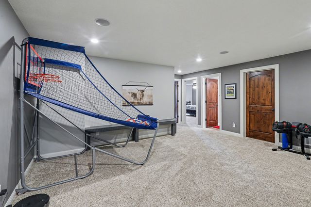 1007 Lakeview Drive, Pella, IA 50219