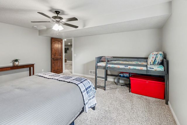 1007 Lakeview Drive, Pella, IA 50219