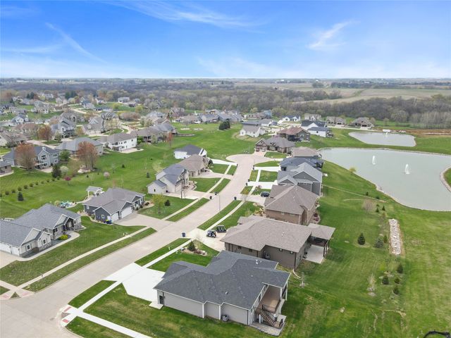 1007 Lakeview Drive, Pella, IA 50219