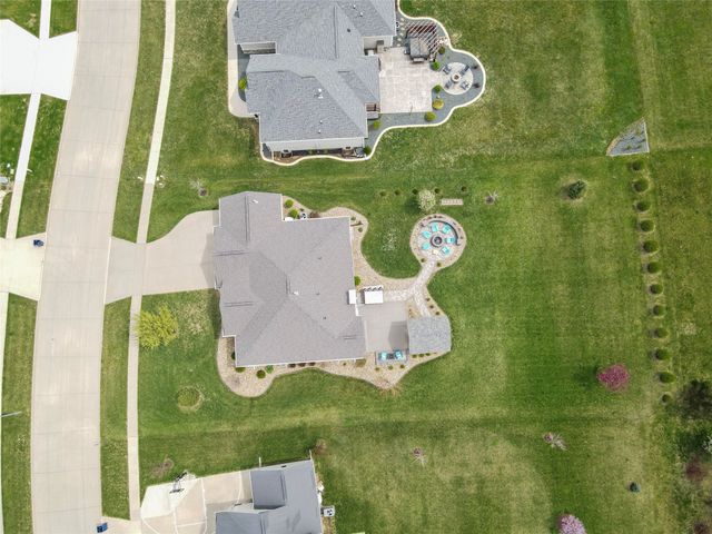 1007 Lakeview Drive, Pella, IA 50219