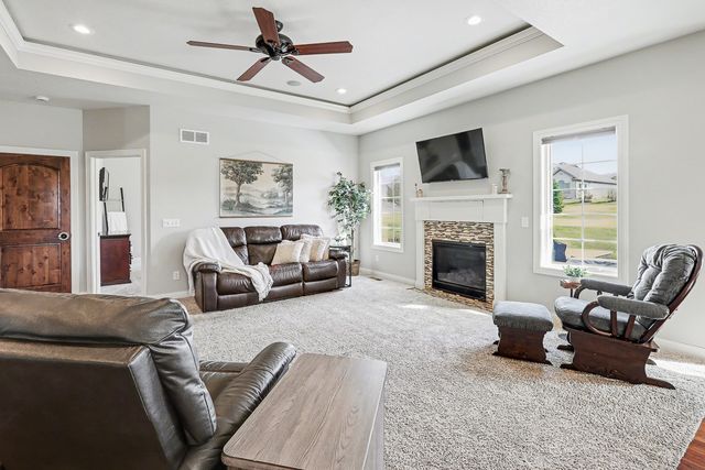 1007 Lakeview Drive, Pella, IA 50219