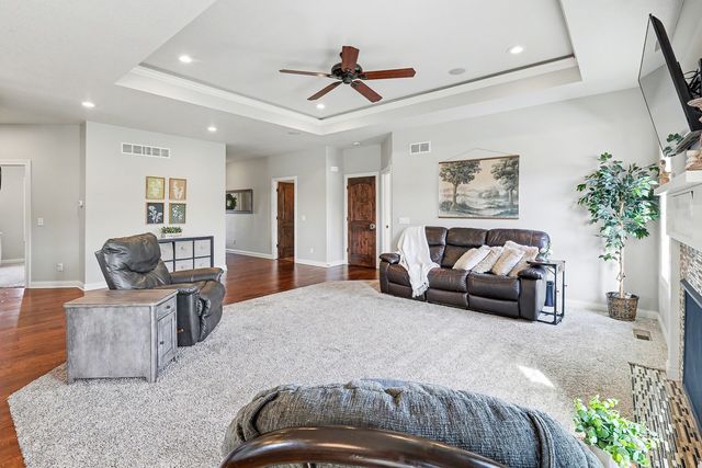 1007 Lakeview Drive, Pella, IA 50219