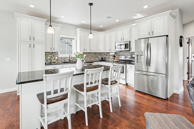 1007 Lakeview Drive, Pella, IA 50219