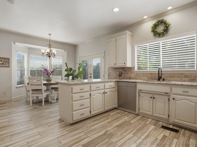 8710 S Delaware Place, Tulsa, OK 74137