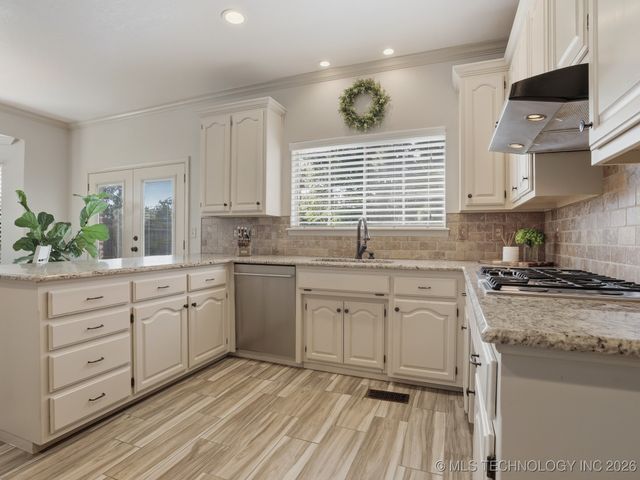 8710 S Delaware Place, Tulsa, OK 74137