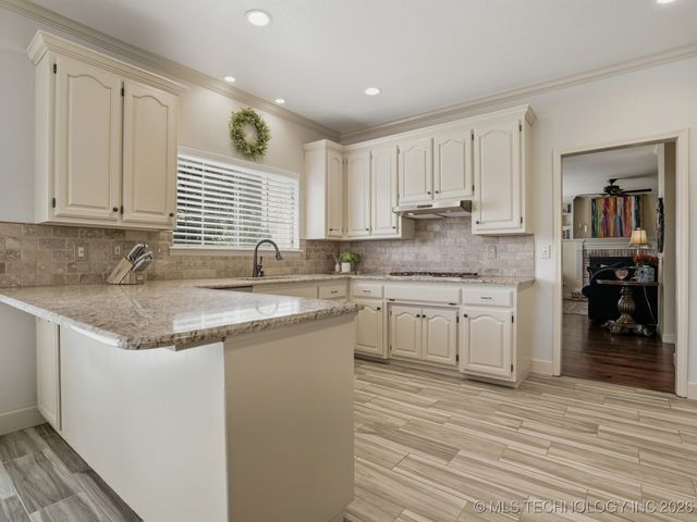 8710 S Delaware Place, Tulsa, OK 74137