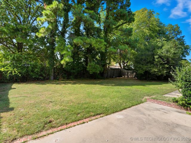 8710 S Delaware Place, Tulsa, OK 74137