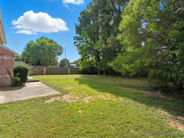 8710 S Delaware Place, Tulsa, OK 74137