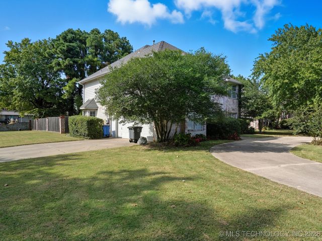 8710 S Delaware Place, Tulsa, OK 74137