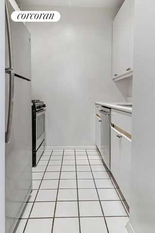 200 E 69th St Apt 4R, New York City, NY 10021