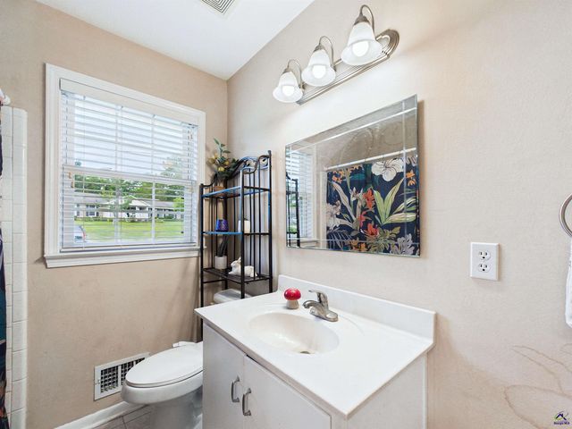 3851 Woodside Dr, Macon, GA 31206