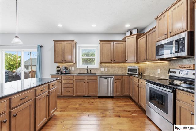 14901 Laurel Avenue, Omaha, NE 68116