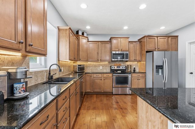 14901 Laurel Avenue, Omaha, NE 68116