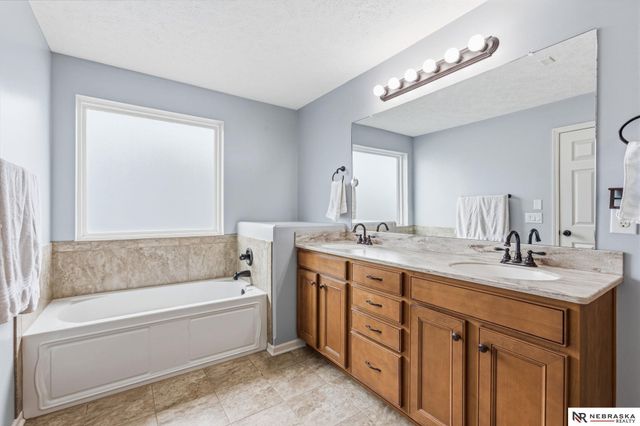 14901 Laurel Avenue, Omaha, NE 68116