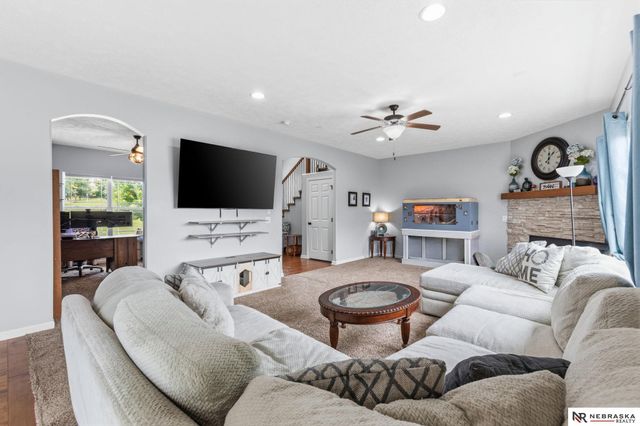 14901 Laurel Avenue, Omaha, NE 68116
