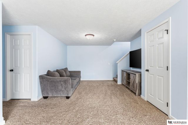 14901 Laurel Avenue, Omaha, NE 68116