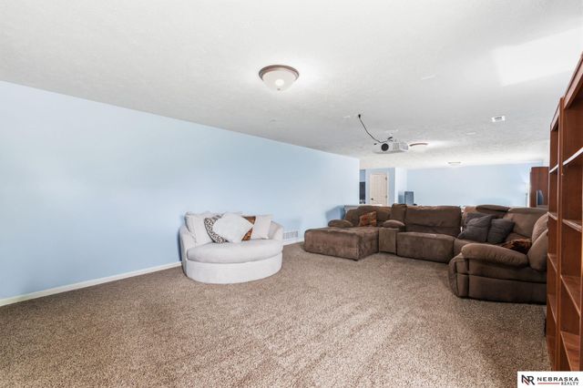 14901 Laurel Avenue, Omaha, NE 68116