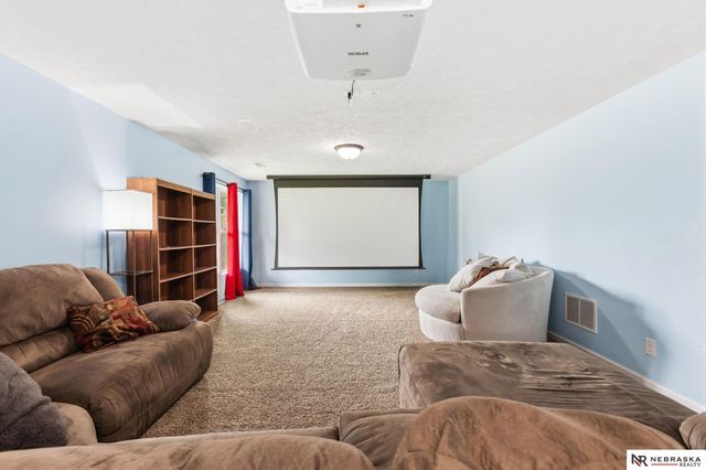 14901 Laurel Avenue, Omaha, NE 68116