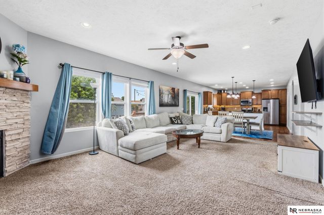 14901 Laurel Avenue, Omaha, NE 68116
