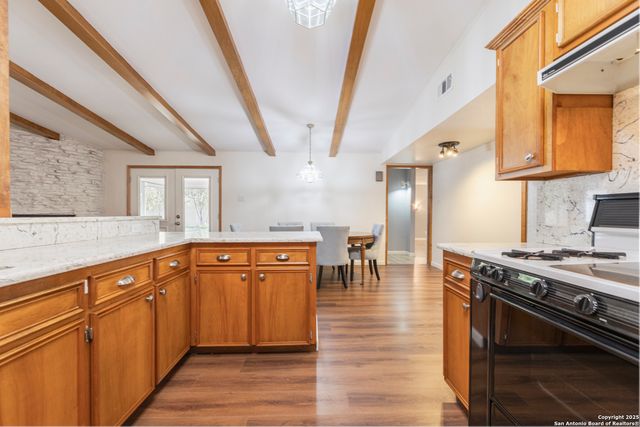 8722 Midcrown, Windcrest, TX 78239