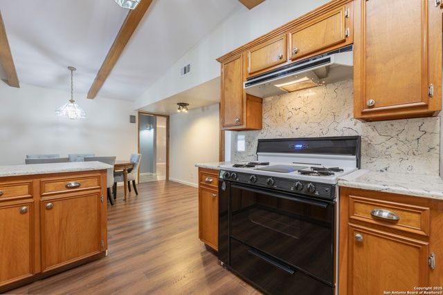 8722 Midcrown, Windcrest, TX 78239