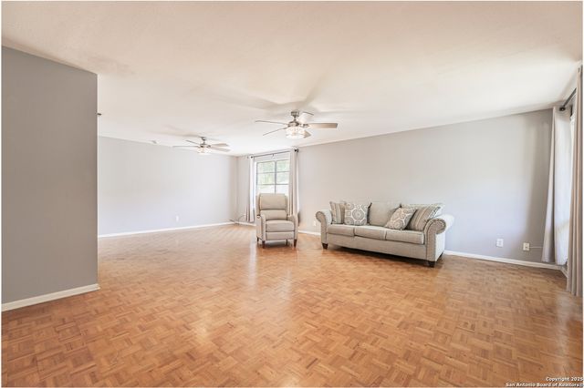 8722 Midcrown, Windcrest, TX 78239