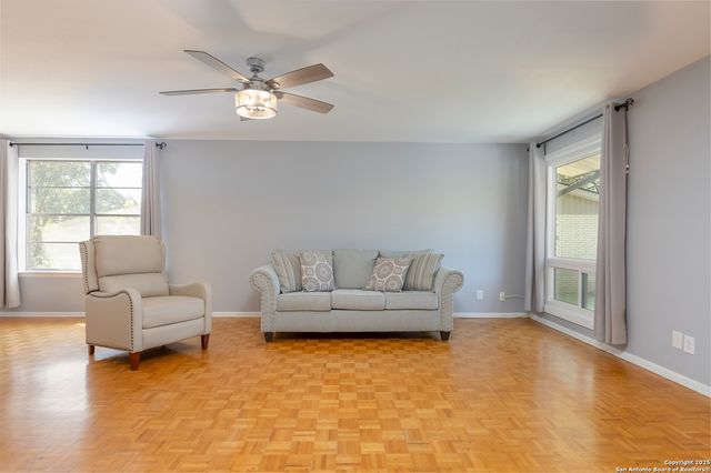 8722 Midcrown, Windcrest, TX 78239