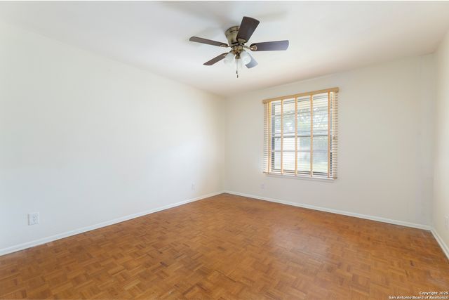 8722 Midcrown, Windcrest, TX 78239