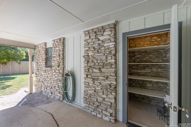 8722 Midcrown, Windcrest, TX 78239