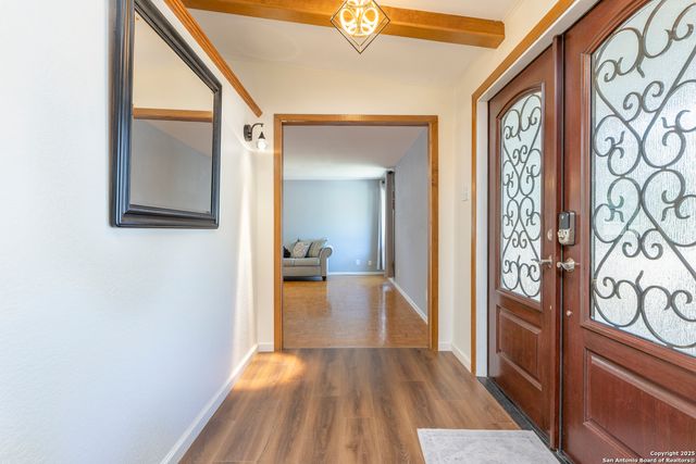 8722 Midcrown, Windcrest, TX 78239