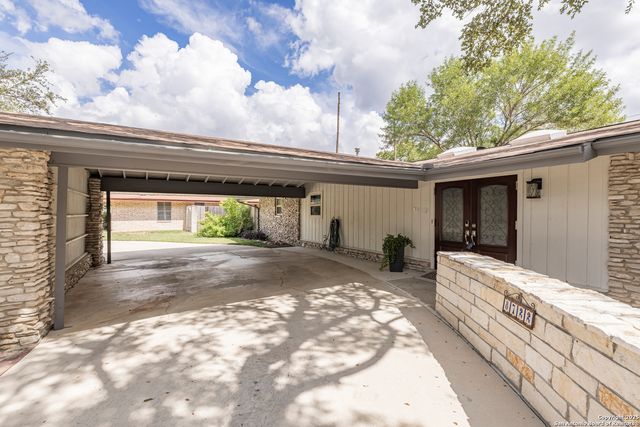 8722 Midcrown, Windcrest, TX 78239