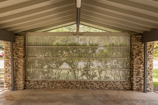 8722 Midcrown, Windcrest, TX 78239