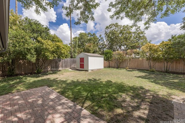 8722 Midcrown, Windcrest, TX 78239